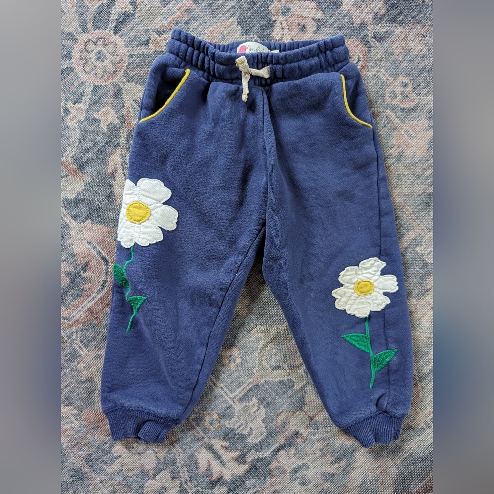 Mini Boden flower applique sweatpants sz 3